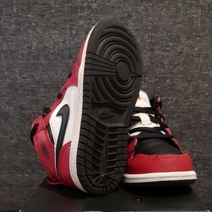 Perfect condition youth aj1 Chicago satin toe